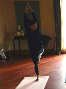 Ejercicios famosas: Eva Longoria yoga