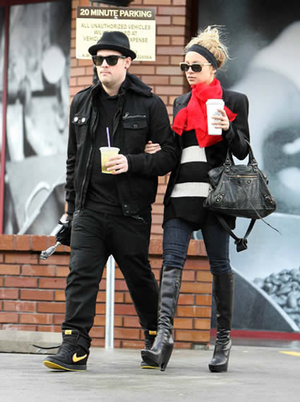 Famosas Starbucks: Nicole Richie y Joel Madden en el Starbucks